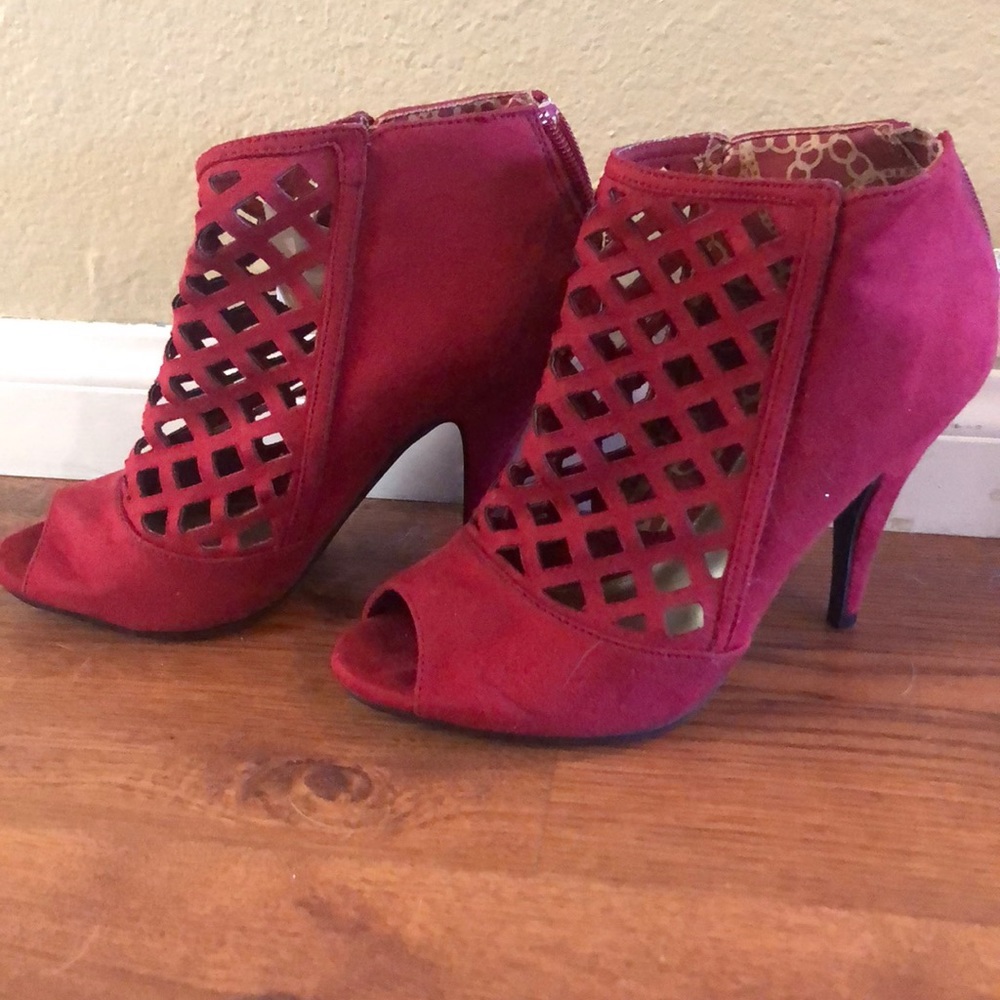 Red lattice booties